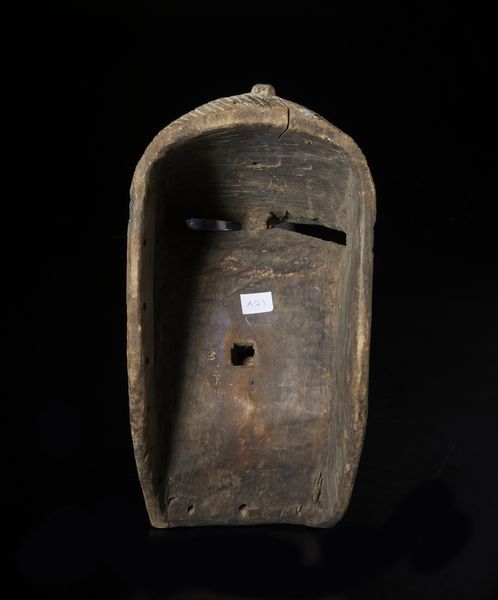 Songye - Repubblica Democratica del Congo : Maschera Kifwebe. Legno con caolino e tracce policrome.  - Asta Asta 422 | AFRICA, OCEANIA E AMERICHE - ARTIGIANATO AFRICANO: VARI COMMITTENTI E SELEZIONE DALLA COLLEZIONE BARTOLOMUCCI Online - Associazione Nazionale - Case d'Asta italiane