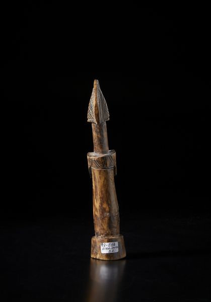 Mossi - Burkina Faso : Bambola  di fertilit� Biga in forma femminile stilizzata. Legno duro a patina naturale.  - Asta Asta 422 | AFRICA, OCEANIA E AMERICHE - ARTIGIANATO AFRICANO: VARI COMMITTENTI E SELEZIONE DALLA COLLEZIONE BARTOLOMUCCI Online - Associazione Nazionale - Case d'Asta italiane