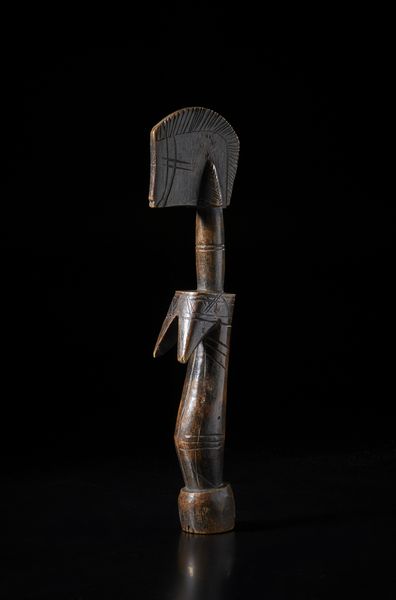 Mossi - Burkina Faso : Bambola di fertilit� Biga a figura femminile stilizzata. Legno duro a patina bruna.  - Asta Asta 422 | AFRICA, OCEANIA E AMERICHE - ARTIGIANATO AFRICANO: VARI COMMITTENTI E SELEZIONE DALLA COLLEZIONE BARTOLOMUCCI Online - Associazione Nazionale - Case d'Asta italiane