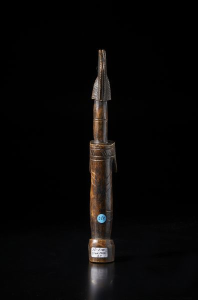 Mossi - Burkina Faso : Bambola di fertilit� Biga a figura femminile stilizzata. Legno duro a patina bruna.  - Asta Asta 422 | AFRICA, OCEANIA E AMERICHE - ARTIGIANATO AFRICANO: VARI COMMITTENTI E SELEZIONE DALLA COLLEZIONE BARTOLOMUCCI Online - Associazione Nazionale - Case d'Asta italiane
