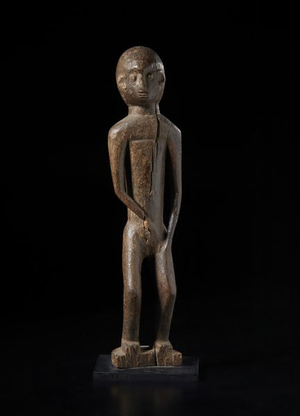 Lobi - Burkina Faso : Scultura antropomorfa. Legno duro a patina marrone.  - Asta Asta 422 | AFRICA, OCEANIA E AMERICHE - ARTIGIANATO AFRICANO: VARI COMMITTENTI E SELEZIONE DALLA COLLEZIONE BARTOLOMUCCI Online - Associazione Nazionale - Case d'Asta italiane