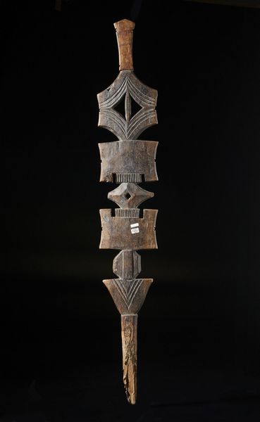 Tuareg - Sahara : Palo Insegna scolpito ed inciso a motivi geometrici. Legno duro a patina naturale.  - Asta Asta 422 | AFRICA, OCEANIA E AMERICHE - ARTIGIANATO AFRICANO: VARI COMMITTENTI E SELEZIONE DALLA COLLEZIONE BARTOLOMUCCI Online - Associazione Nazionale - Case d'Asta italiane
