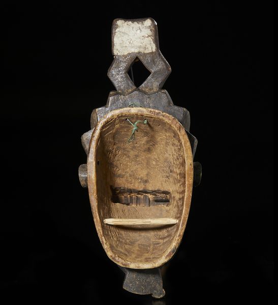 Baule - Costa d'Avorio : Maschera antropomorfa. Legno a patina marrone e pigmenti.  - Asta Asta 422 | AFRICA, OCEANIA E AMERICHE - ARTIGIANATO AFRICANO: VARI COMMITTENTI E SELEZIONE DALLA COLLEZIONE BARTOLOMUCCI Online - Associazione Nazionale - Case d'Asta italiane