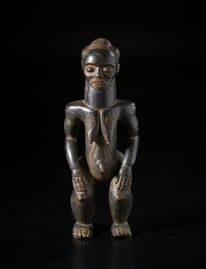 Bete - Costa d'Avorio - Scultura antropomorfa femminile. Legno a patina scura.