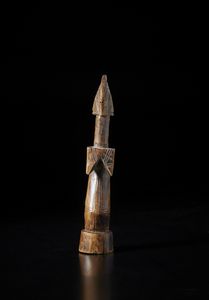 Mossi - Burkina Faso : Bambola  di fertilit� Biga in forma femminile stilizzata. Legno duro a patina naturale.  - Asta Asta 422 | AFRICA, OCEANIA E AMERICHE - ARTIGIANATO AFRICANO: VARI COMMITTENTI E SELEZIONE DALLA COLLEZIONE BARTOLOMUCCI Online - Associazione Nazionale - Case d'Asta italiane