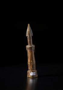 Mossi - Burkina Faso : Bambola  di fertilit� Biga in forma femminile stilizzata. Legno duro a patina naturale.  - Asta Asta 422 | AFRICA, OCEANIA E AMERICHE - ARTIGIANATO AFRICANO: VARI COMMITTENTI E SELEZIONE DALLA COLLEZIONE BARTOLOMUCCI Online - Associazione Nazionale - Case d'Asta italiane
