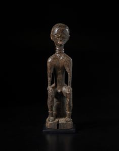 Baule - Costa d'Avorio - Scultura antropomorfa seduta.Legno duro a patina marrone.