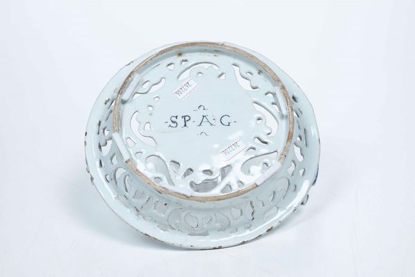 Cestino traforato.<BR>Faenza, seconda metà del XVII secolo.  - Asta Maioliche e Porcellane - Associazione Nazionale - Case d'Asta italiane