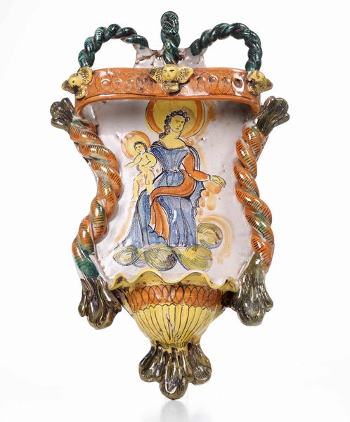 Acquasantiera.<BR>Puglia, Manifattura di Domenico Caretta, prima metà del XX secolo.  - Asta Maioliche e Porcellane - Associazione Nazionale - Case d'Asta italiane