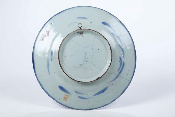 Piatto.<BR>Savona, inizio del XVIII secolo.<BR>  - Asta Maioliche e Porcellane - Associazione Nazionale - Case d'Asta italiane