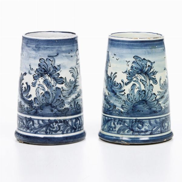 Coppia di piccoli vasi.<BR>Liguria, XX secolo.<BR>  - Asta Maioliche e Porcellane - Associazione Nazionale - Case d'Asta italiane