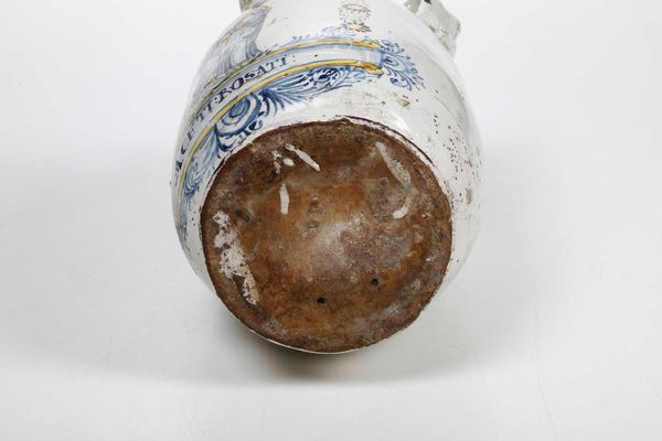 Versatore da farmacia. <BR>Castelli, XIX secolo.  - Asta Maioliche e Porcellane - Associazione Nazionale - Case d'Asta italiane