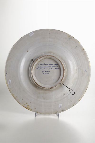 Grande piatto da parata. <BR>Gualdo Tadino, Manifattura Mastro Giorgio, secondo terzo del XX secolo.  - Asta Maioliche e Porcellane - Associazione Nazionale - Case d'Asta italiane