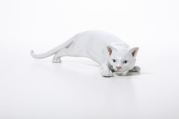 Grande scultura di gatto.<BR>Danimarca, Manifattura Royal Copenhagen, inizio del XX secolo.  - Asta Maioliche e Porcellane - Associazione Nazionale - Case d'Asta italiane