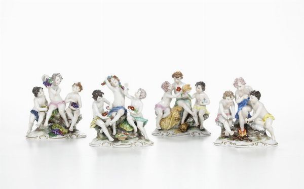 Quattro gruppi allegorici raffiguranti le quattro stagioni.<BR>Germania, Turingia, Manifattura di Rudolstadt, XX secolo.  - Asta Maioliche e Porcellane - Associazione Nazionale - Case d'Asta italiane