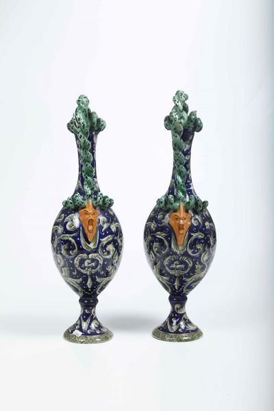 Coppia di versatoi.<BR>Italia centrale, XX secolo.  - Asta Maioliche e Porcellane - Associazione Nazionale - Case d'Asta italiane