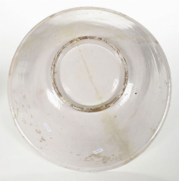 Grande ciotola con stemma vescovile, XIX secolo.<BR>  - Asta Maioliche e Porcellane - Associazione Nazionale - Case d'Asta italiane