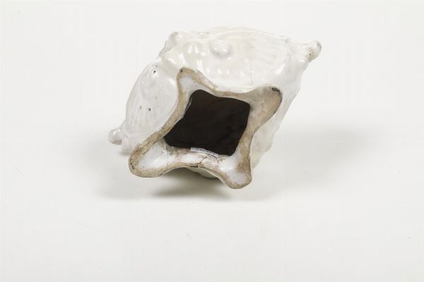 Saliera.<BR>Faenza, seconda metà del XVI secolo.  - Asta Maioliche e Porcellane - Associazione Nazionale - Case d'Asta italiane