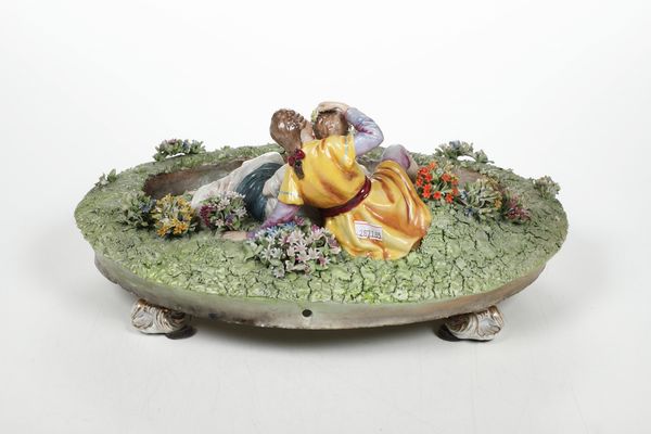 Scultura di fontana con coppia galante.<BR>Milano, Manifattura di Luigi Fabris, 1919-1942.  - Asta Maioliche e Porcellane - Associazione Nazionale - Case d'Asta italiane