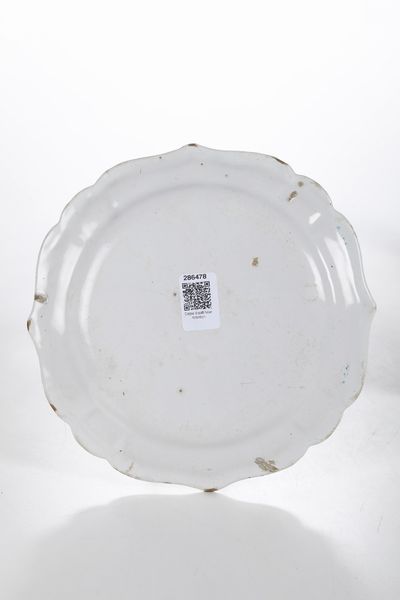 Coppia di piatti.<BR>Nove, Manifattura Antonibon, XVIII secolo.  - Asta Maioliche e Porcellane - Associazione Nazionale - Case d'Asta italiane