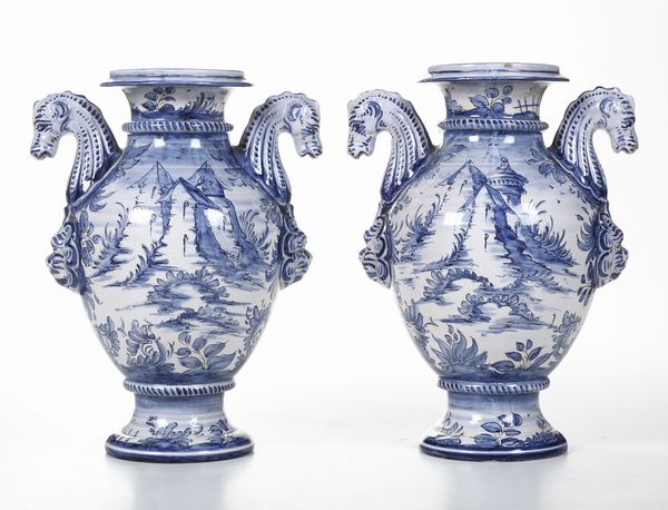 Coppia di vasi.<BR>Liguria, XX secolo.  - Asta Maioliche e Porcellane - Associazione Nazionale - Case d'Asta italiane