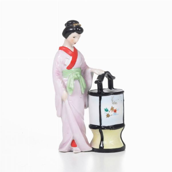 Figurina di Geisha, XX secolo.  - Asta Maioliche e Porcellane - Associazione Nazionale - Case d'Asta italiane