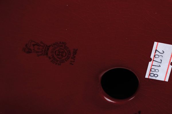 Due volpi e un maiale.<BR>Inghilterra, Manifattura Royal Doulton, 1913-1962.  - Asta Maioliche e Porcellane - Associazione Nazionale - Case d'Asta italiane