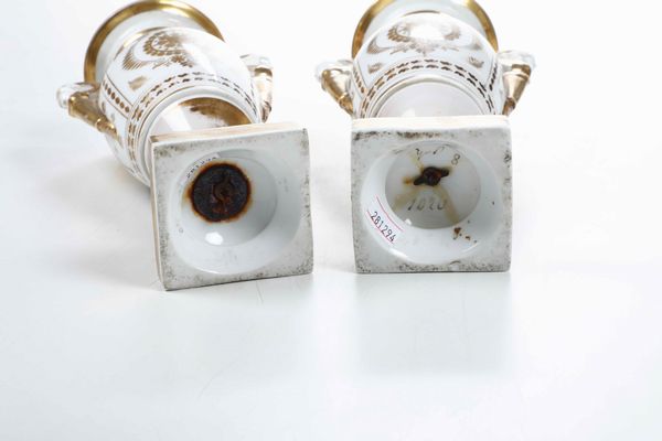 Coppia di vasi.<BR>Francia, XIX secolo.  - Asta Maioliche e Porcellane - Associazione Nazionale - Case d'Asta italiane