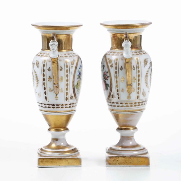 Coppia di vasi.<BR>Francia, XIX secolo.  - Asta Maioliche e Porcellane - Associazione Nazionale - Case d'Asta italiane