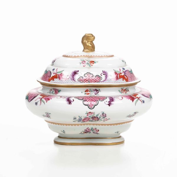 Zuppiera. <BR>Francia, Manifattura Porcelaine De Paris, XX secolo.  - Asta Maioliche e Porcellane - Associazione Nazionale - Case d'Asta italiane