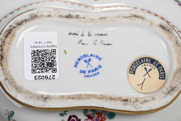 Zuppiera. <BR>Francia, Manifattura Porcelaine De Paris, XX secolo.  - Asta Maioliche e Porcellane - Associazione Nazionale - Case d'Asta italiane