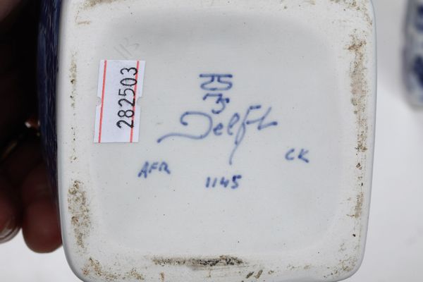 Ventun scatole porta tè Cina ed Europa, XVIII-XX secolo.<BR>  - Asta Maioliche e Porcellane - Associazione Nazionale - Case d'Asta italiane