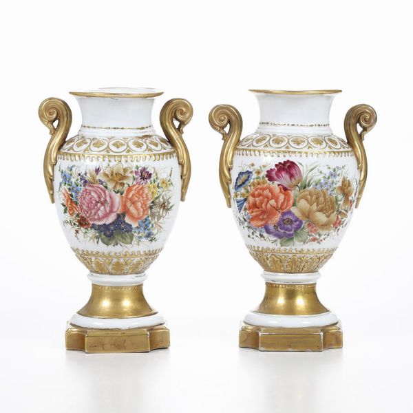 Coppia di vasi, prima metà del XX secolo.  - Asta Maioliche e Porcellane - Associazione Nazionale - Case d'Asta italiane