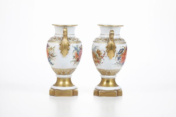 Coppia di vasi, prima metà del XX secolo.  - Asta Maioliche e Porcellane - Associazione Nazionale - Case d'Asta italiane