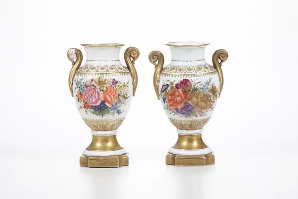 Coppia di vasi, prima metà del XX secolo.  - Asta Maioliche e Porcellane - Associazione Nazionale - Case d'Asta italiane