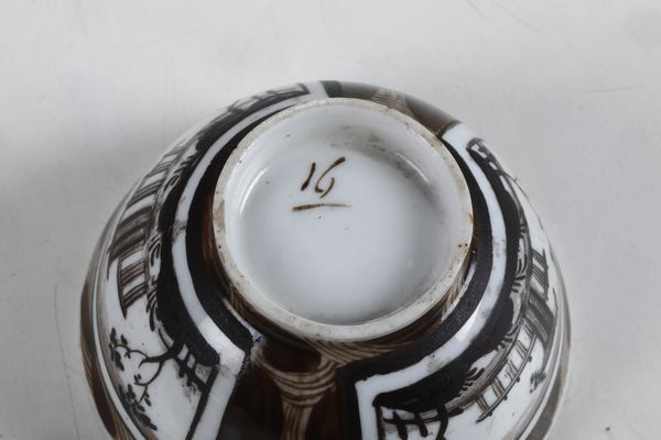 Una tazza e un piattino.<BR>Nove, Manifattura Antonibon-Baroni, 1800-1825.  - Asta Maioliche e Porcellane - Associazione Nazionale - Case d'Asta italiane