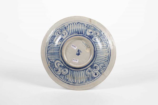 Piatto. <BR>Torino, Manifattura Reale, XVII secolo.  - Asta Maioliche e Porcellane - Associazione Nazionale - Case d'Asta italiane