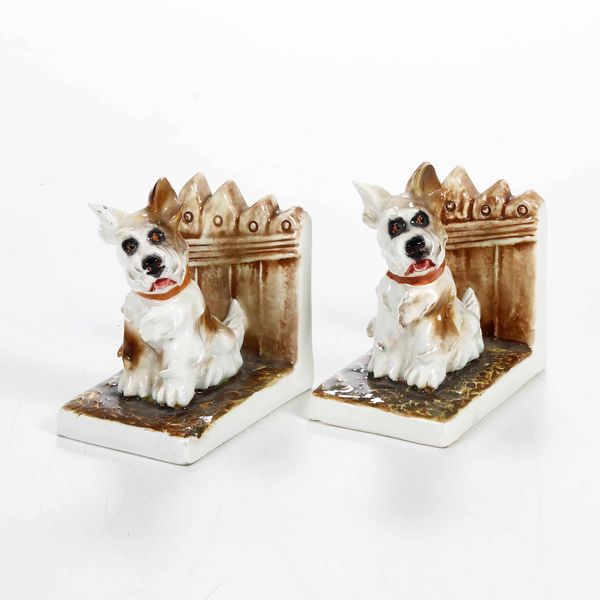 Coppia di reggilibri, XX secolo.  - Asta Maioliche e Porcellane - Associazione Nazionale - Case d'Asta italiane