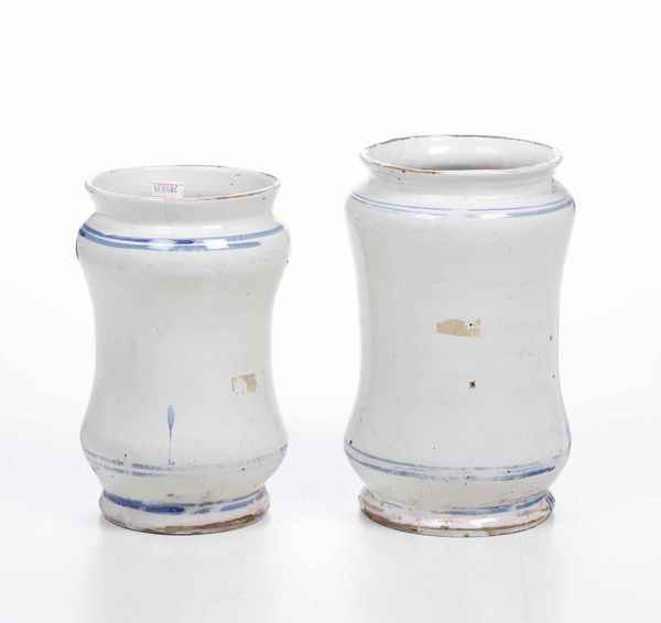 Due albarelli. <BR>Napoli, XIX-XX secolo.  - Asta Maioliche e Porcellane - Associazione Nazionale - Case d'Asta italiane