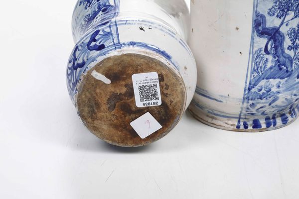 Due albarelli. <BR>Napoli, XIX-XX secolo.  - Asta Maioliche e Porcellane - Associazione Nazionale - Case d'Asta italiane