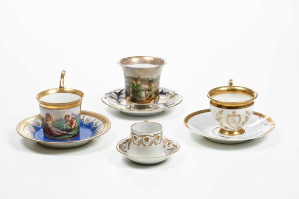 Quattro tazze e piattini.<BR>Diverse manifatture, XIX secolo.  - Asta Maioliche e Porcellane - Associazione Nazionale - Case d'Asta italiane