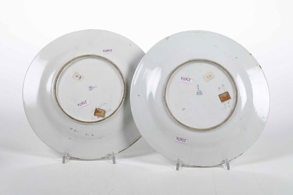 Coppia di piatti. <BR>Vienna, metà del XVIII secolo.  - Asta Maioliche e Porcellane - Associazione Nazionale - Case d'Asta italiane