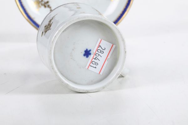 Tazza con piattino.<BR>Nove, Manifattura Antonibon, fine XVIII - inizio XIX secolo.  - Asta Maioliche e Porcellane - Associazione Nazionale - Case d'Asta italiane