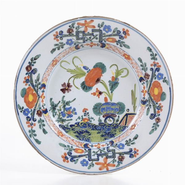 Piatto.<BR>Faenza, Manifattura Ferniani, seconda metà del XVIII secolo.  - Asta Maioliche e Porcellane - Associazione Nazionale - Case d'Asta italiane