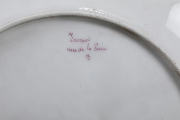 Dodici piatti. <BR>Francia, probabilmente Parigi, XIX-XX secolo.  - Asta Maioliche e Porcellane - Associazione Nazionale - Case d'Asta italiane