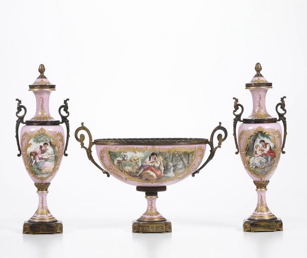 Trittico da camino.<BR>Francia, fine XIX- inizio XX secolo.  - Asta Maioliche e Porcellane - Associazione Nazionale - Case d'Asta italiane