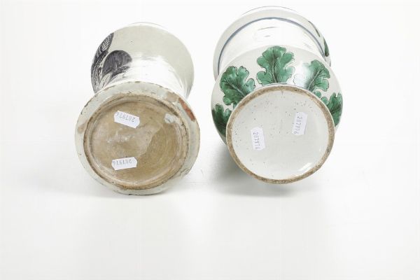 Due albarelli.<BR>Spagna (Talavera) e Italia (Lombardia), XIX secolo.  - Asta Maioliche e Porcellane - Associazione Nazionale - Case d'Asta italiane