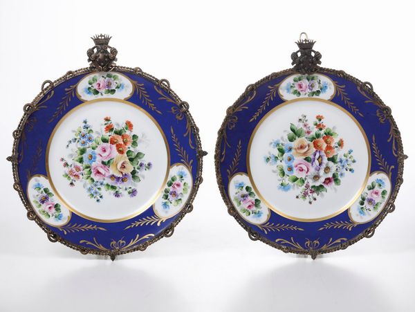 Coppia di piatti, XX secolo.<BR>  - Asta Maioliche e Porcellane - Associazione Nazionale - Case d'Asta italiane