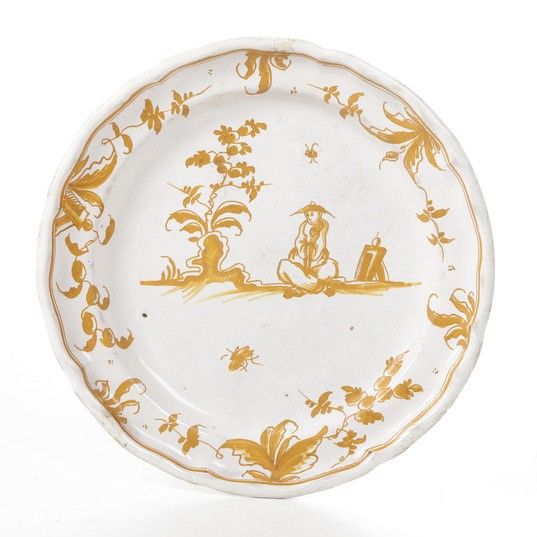 Piatto.<BR>Francia, Moustier (?), XVIII o XIX secolo.  - Asta Maioliche e Porcellane - Associazione Nazionale - Case d'Asta italiane