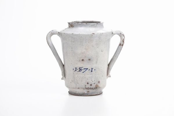 Albarello biansato datato 1571. <BR>Italia centrale, XIX-XX secolo.  - Asta Maioliche e Porcellane - Associazione Nazionale - Case d'Asta italiane